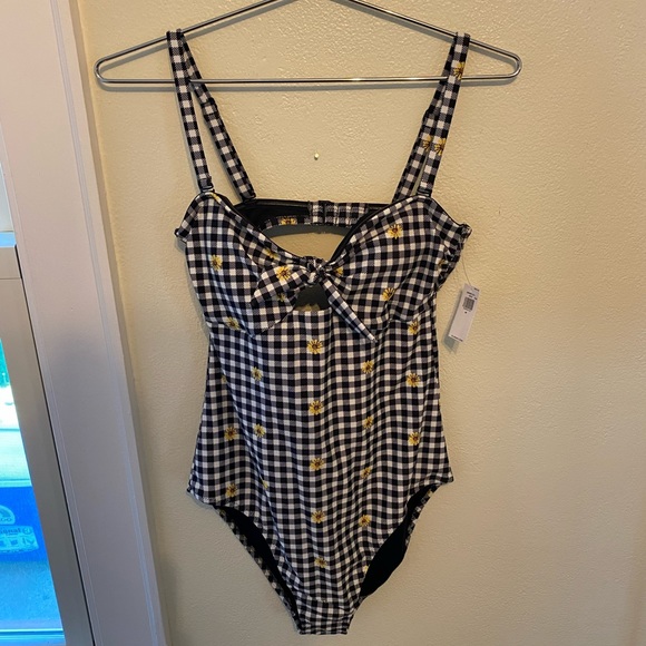 NWT Old Navy Tie-Front Keyhole Bandeau-Style One-Piece Swimsuit for Women - Picture 4 of 11